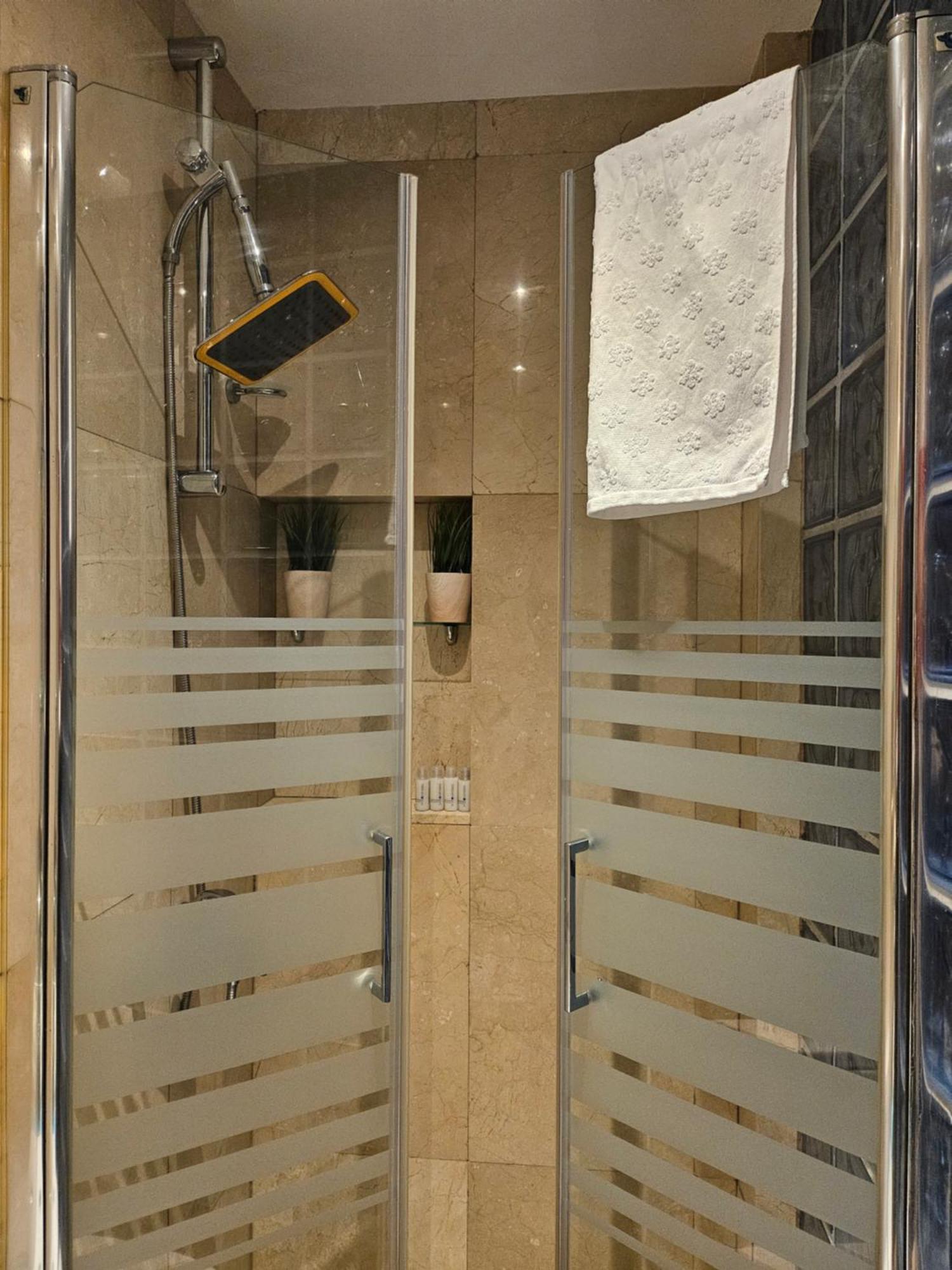 Pequeno Apartamento En El Centro De Мадрид Екстериор снимка